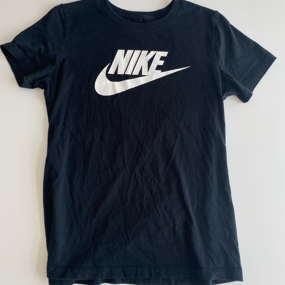 Women’s black Nike T-shirt small - Picture 2 of 2